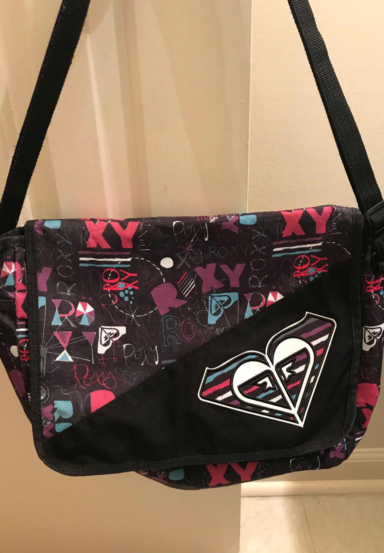 Roxy messenger bag