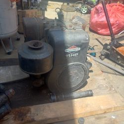 Briggs and Stratton 12 hp 399cc motor,with electric starter