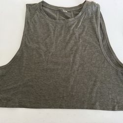 Women’s crooked workout top M