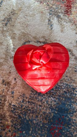 Red heart container