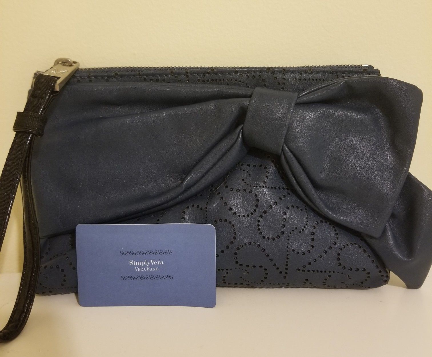 Simply Vera wristlet