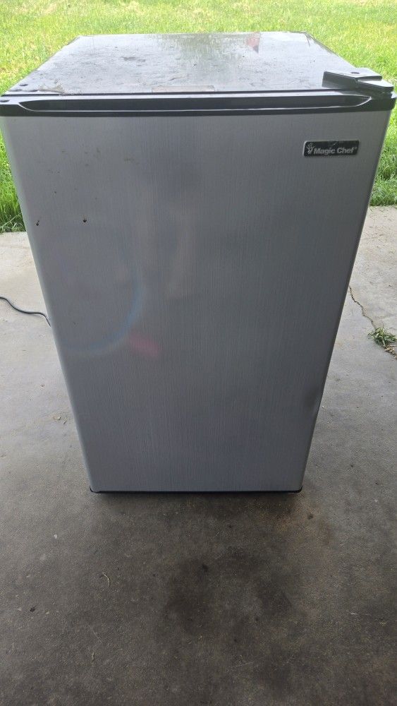 Magic Chef Mini Fridge
