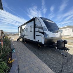 2022 Excellent Condition 28’ 2400RB Keystone Passport Travel Trailer