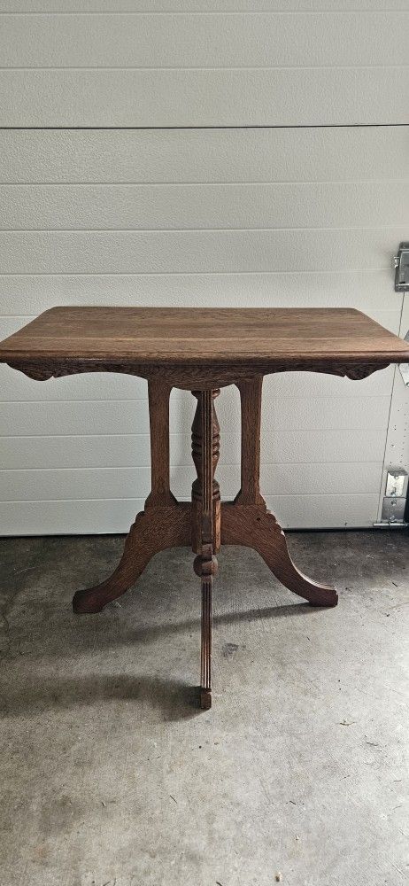 WOOD. TABLE
