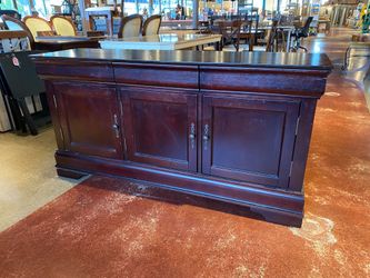 Dark Cherry Wood Traditional Style Sideboard