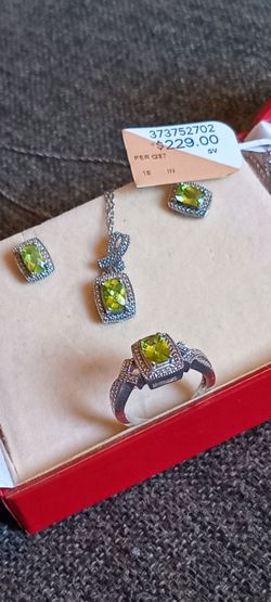 Set de sterlin silver 925 con piedras peridot y diamantitos  nuevo en stuche