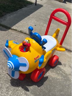 Elmo ride on airplane