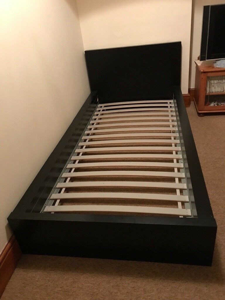 Black Twin Size Bed Frame ( Good Condition)