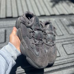 Utility Black 500s