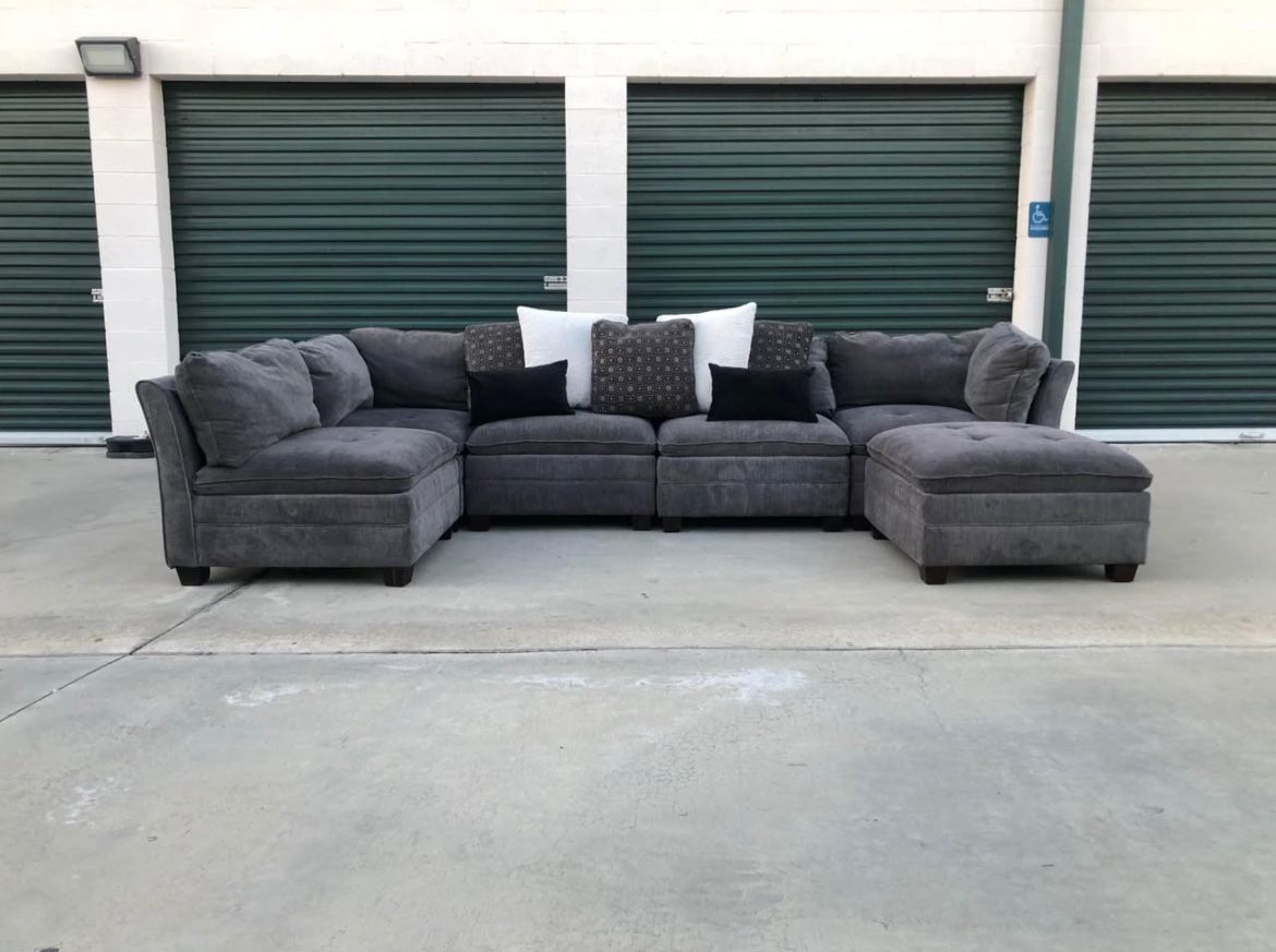Huge Grey Modular Sectional Couch in Excellent Condition - Free Delivery 🚚