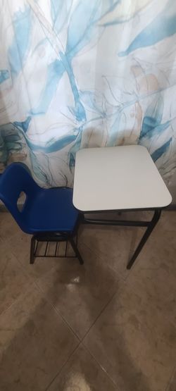 Student desk for kinder or 1st grade student