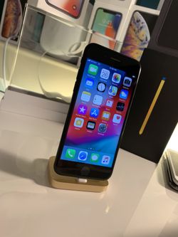 iPhone 7 jet black 128GB unlocked to any carrier like new!