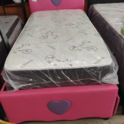 Twim Bed W/ Trundle