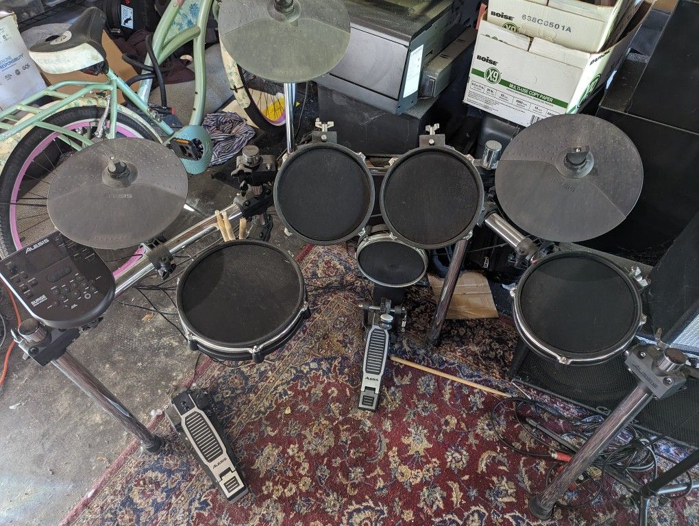 Alesis surge mesh elec kit
