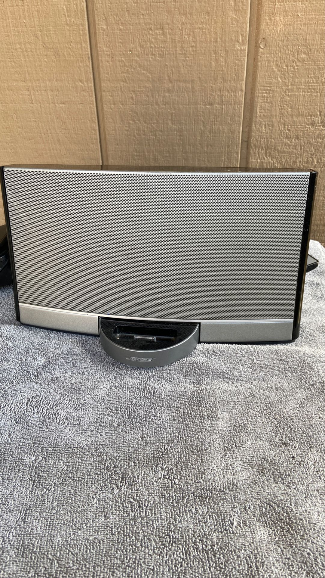 Bose sound dock portable with remote and charger and battery