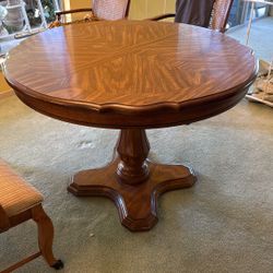 Round Dining Table w/ Extension 