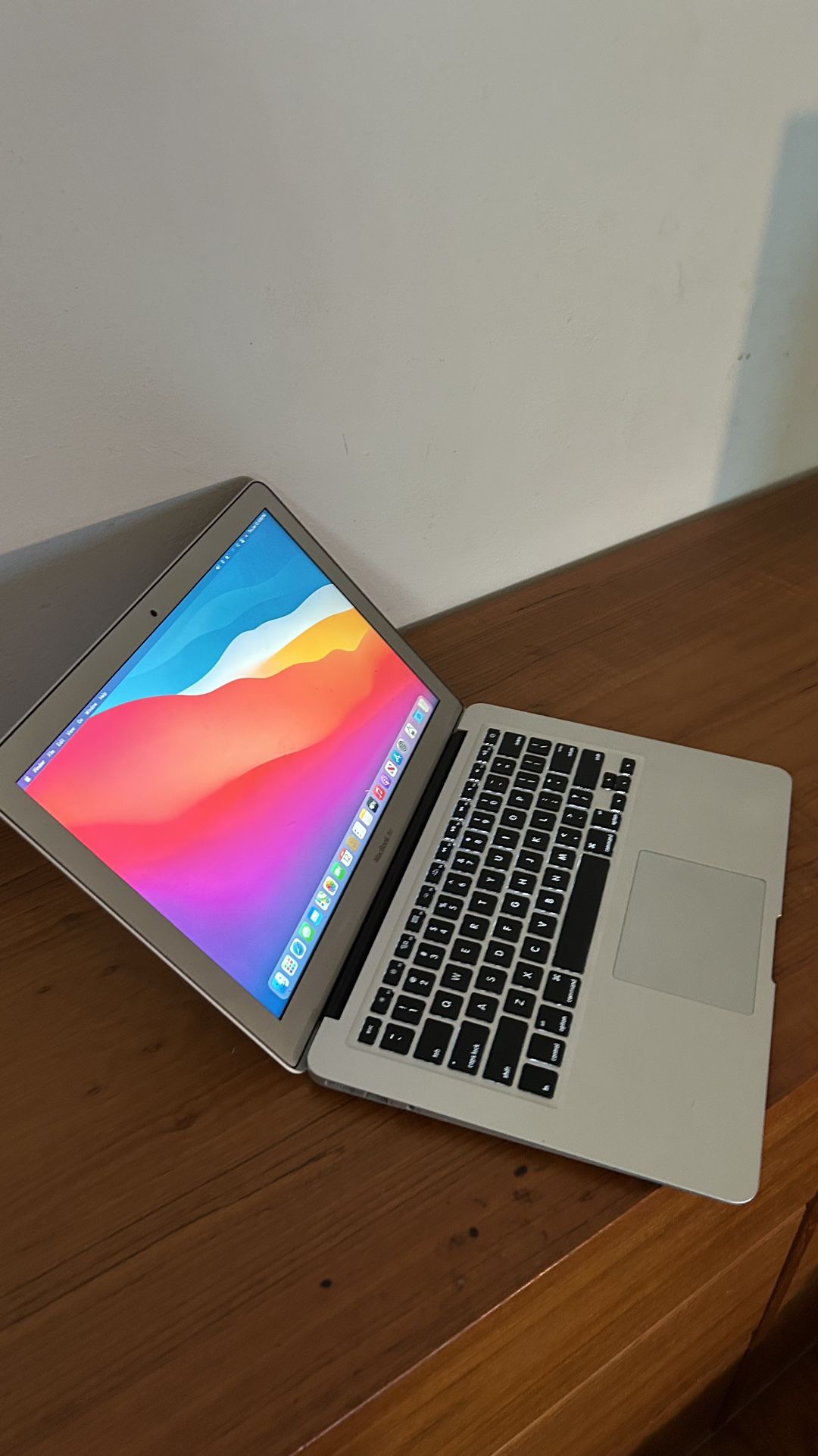 Apple MacBook Air 13” I5/8GB/256GB SSD $180