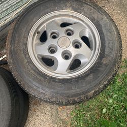 2 New Tires Michelin 205/80/16