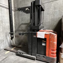 Toyota Order Picker Material Handling $7000