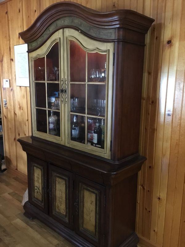 Hooker Furniture Vineyard Buffet/China for Sale in Vineland, NJ