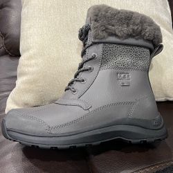 NEW. UGG SNOW BOOTS
