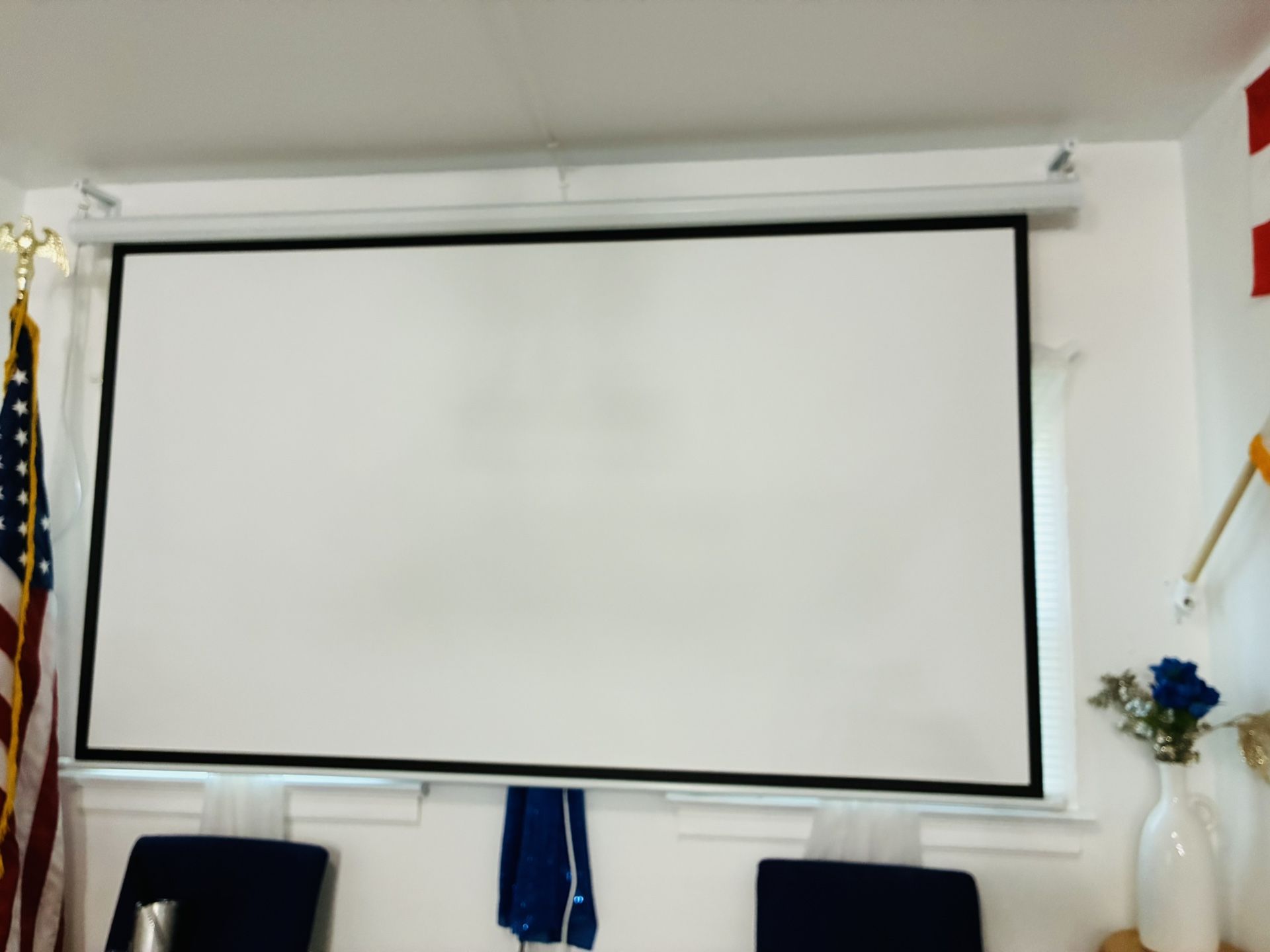 Projector, Screen, Shelf