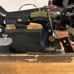 Vintage Singer 201 Sewing Machine - Works
