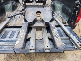 Pullrite Sliding Fifth wheel Hitch - Model 4100