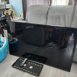 Sceptre 50" flat screen TV clean works 💯 with wall mount