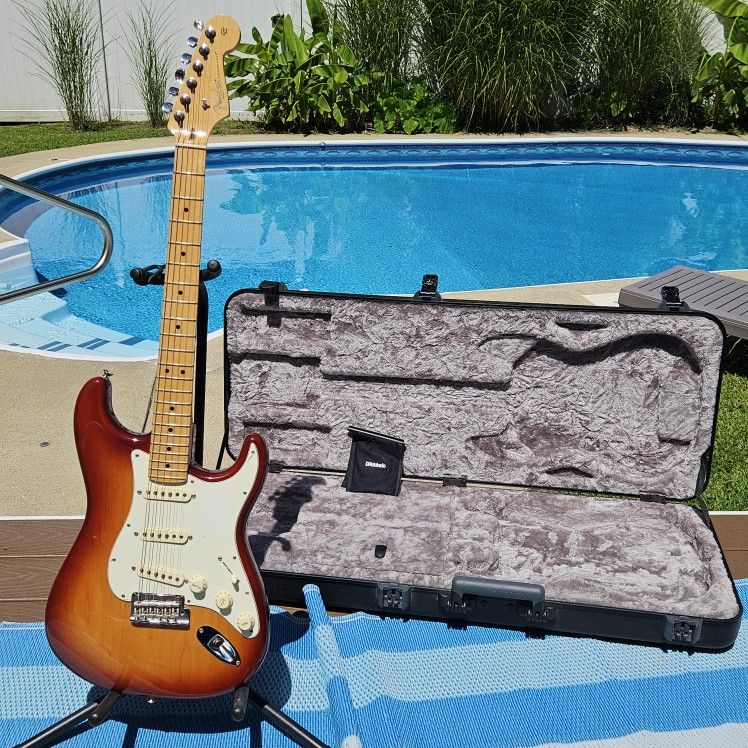 Fender Stratacaster 2016 Electric Sunburst Guitar with Harshell Case in excellent condition. A must see!
Pickup in Denton, MD 21629 or willing to me