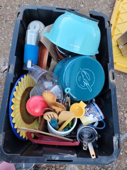Lot of Kitchen Items