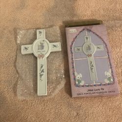 Vintage 1990 Enesco Precious Moments Jesus Loves Me Girl Hanging Cross NIB