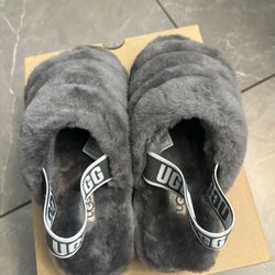 UGG Fluff Slide Size 6