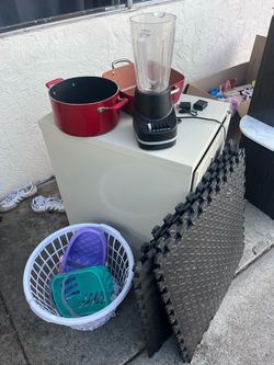 Free gratis y saque MAs cosas juguetes  ganchos etc