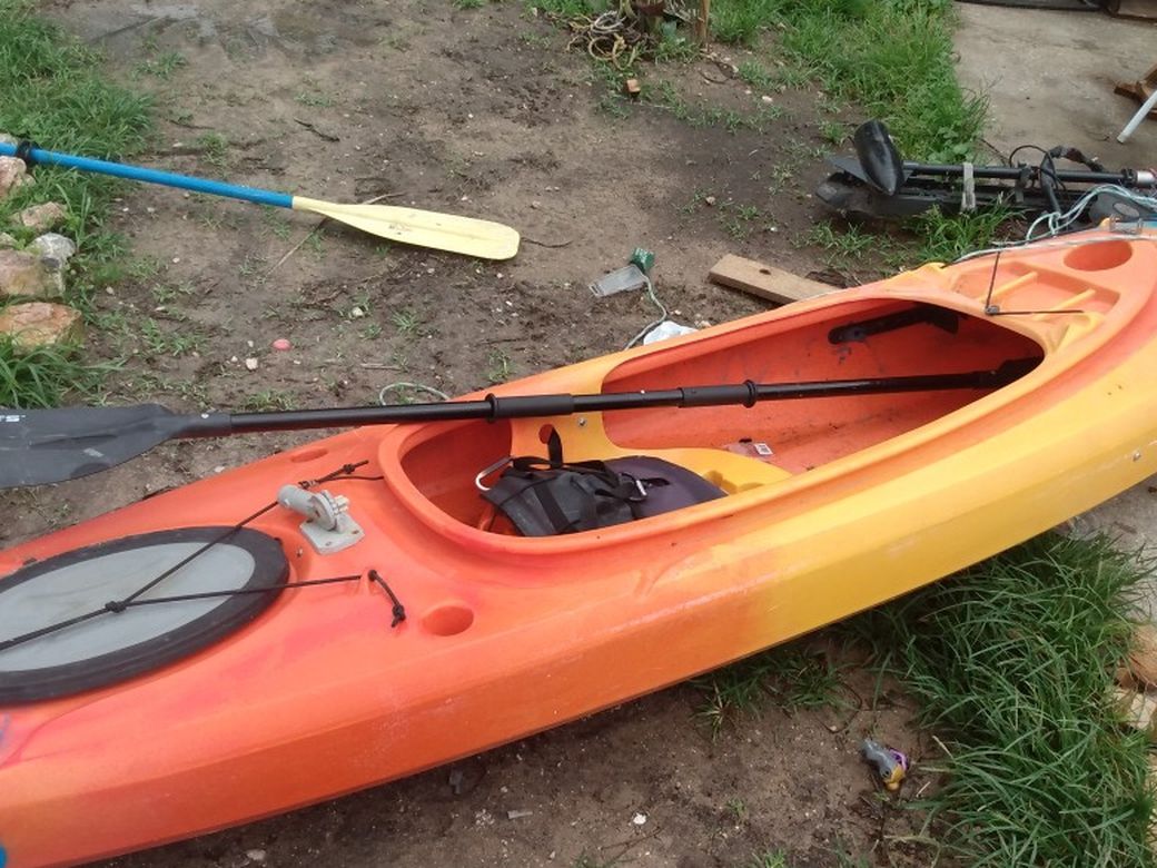 Photo 14 Ft Kayak With Paddle To Rod Holders Drink Holder Tristorage Play For Umbrella And Also A Little Trans Are Built For Trolling Motor