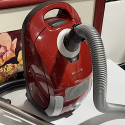 Miele Compact C1 HomeCare PowerLine Vacuum  - Tested & Working