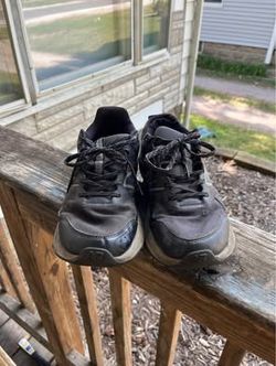 Black New Balance Running Shoes – Size 11