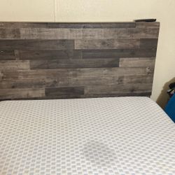 Juego de Recámara casi nueva con Colchón de Gel 