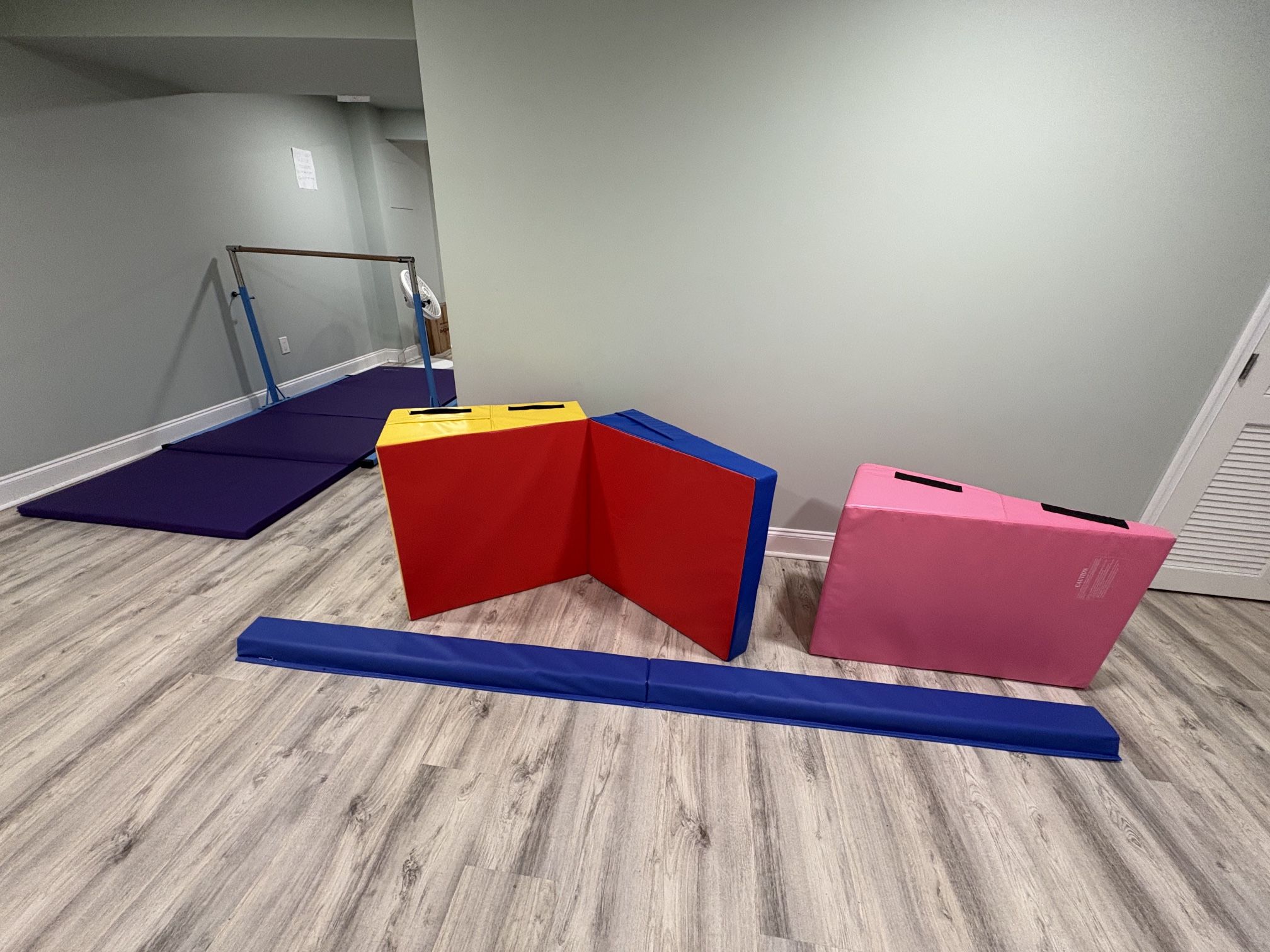 Gymnastics Mats and Gymnastic bar w/mat