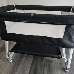 Baby Bassinet & Bedside Sleeper with Mattress + Cover