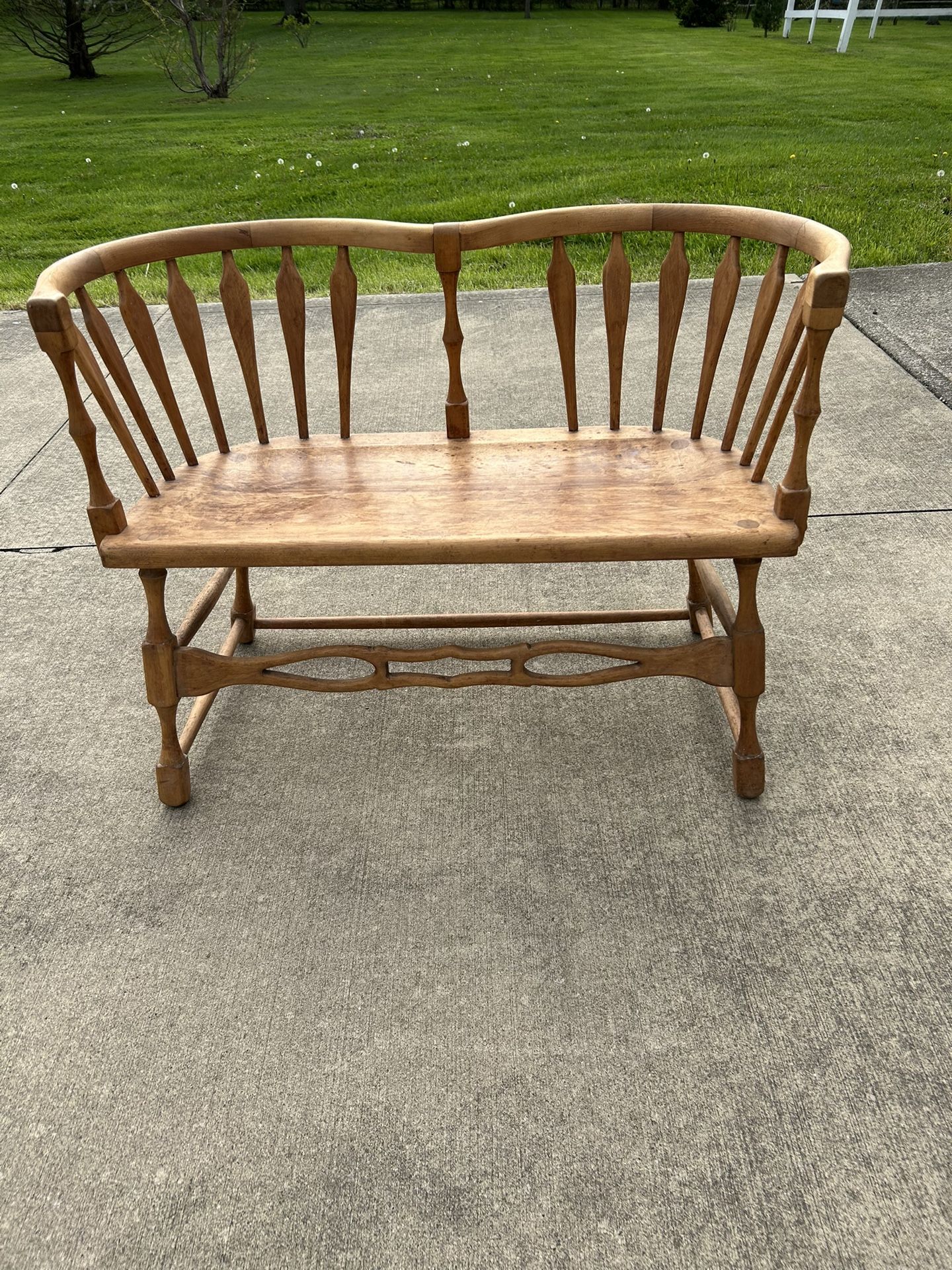 Primitive Style Serpentine Barrel Spindle Back Bench