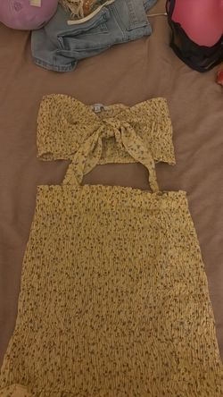 Two piece set, size small, yellow and floral.