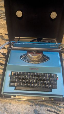 Vintage ROYAL Apollo 12-GT SP-8500 Electric Typewriter Blue Japan