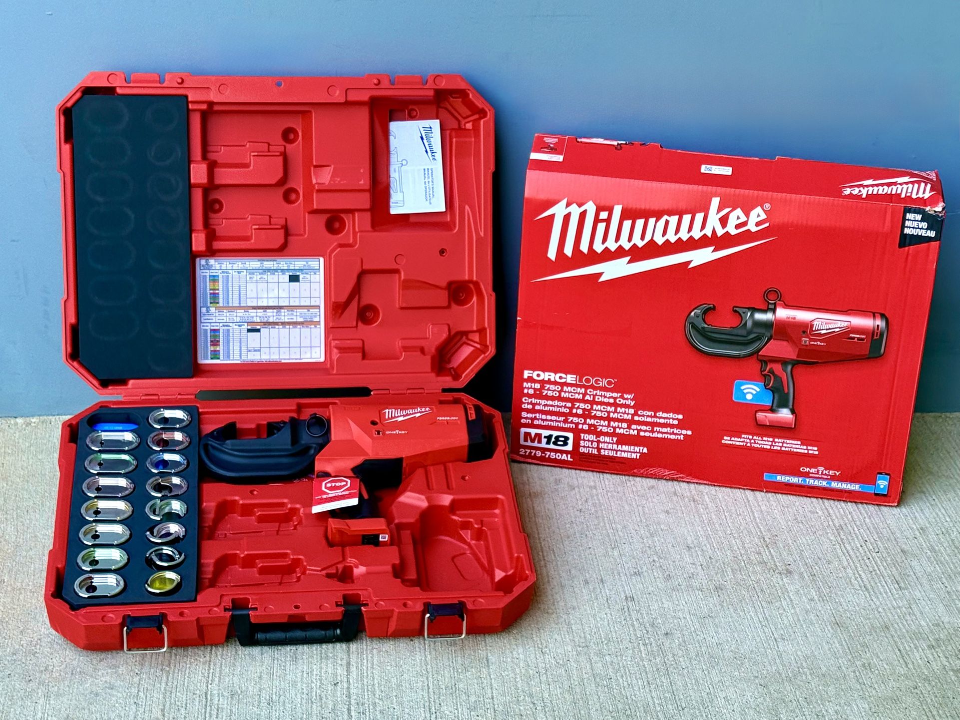 Brand new Milwaukee M18 18V Lithium-Ion Cordless FORCE LOGIC 750 MCM Crimper with #6-750 MCM Al Dies