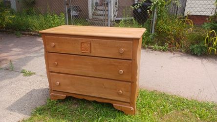 Free Wooden Dresser Pickup in New Haven!