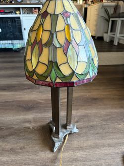 Tiffany-Style Stained Glass Heavy Bronze Table Lamp