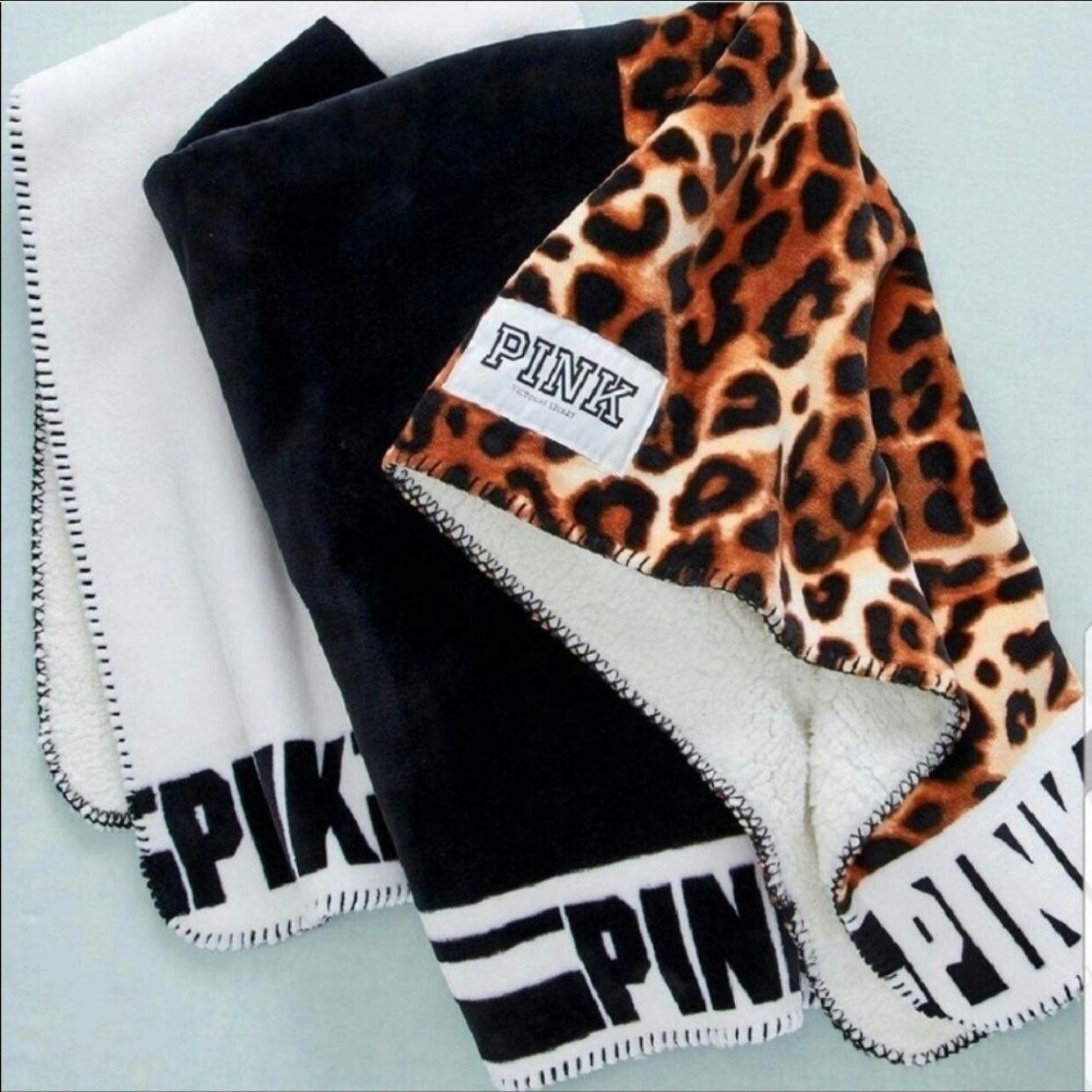 New Victoria's Secret Pink sherpa leopard animal cheetah print color block  blanket 2018 limited edition for Sale in Brea, CA - OfferUp