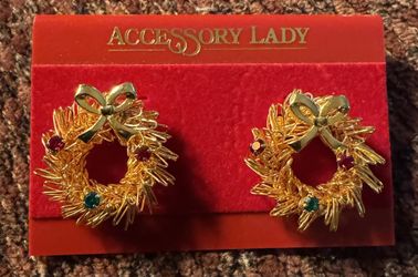   NEW VINTAGE CHRISTMAS CRYSTAL WIRE WRAP WREATH PIERCED EARRINGS  