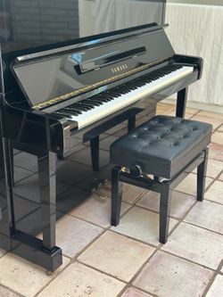 (PENDING PICK-UP) Yamaha MC301 Upright Piano