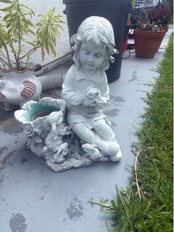 statue